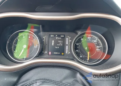 2017 Jeep Cherokee Latitude 4X4 z USA, uszkodzony, nr VIN 1C4PJMCS5HW582069